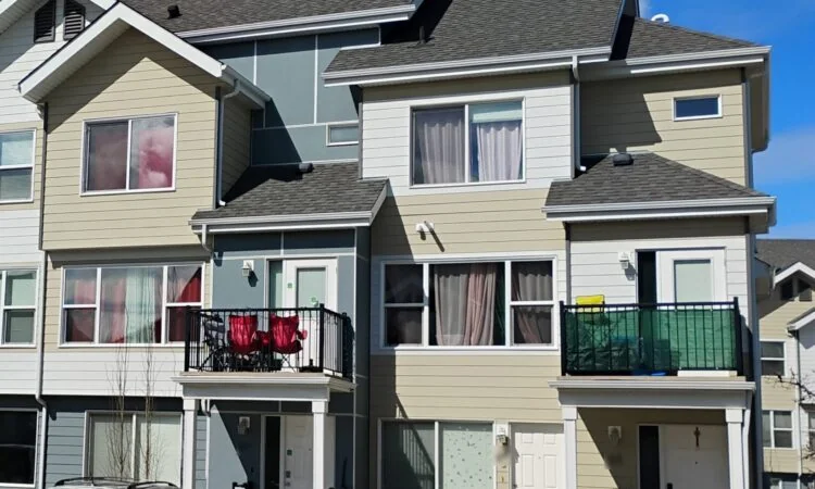 $2500 INCENTIVE: 64-11403 17 Ave